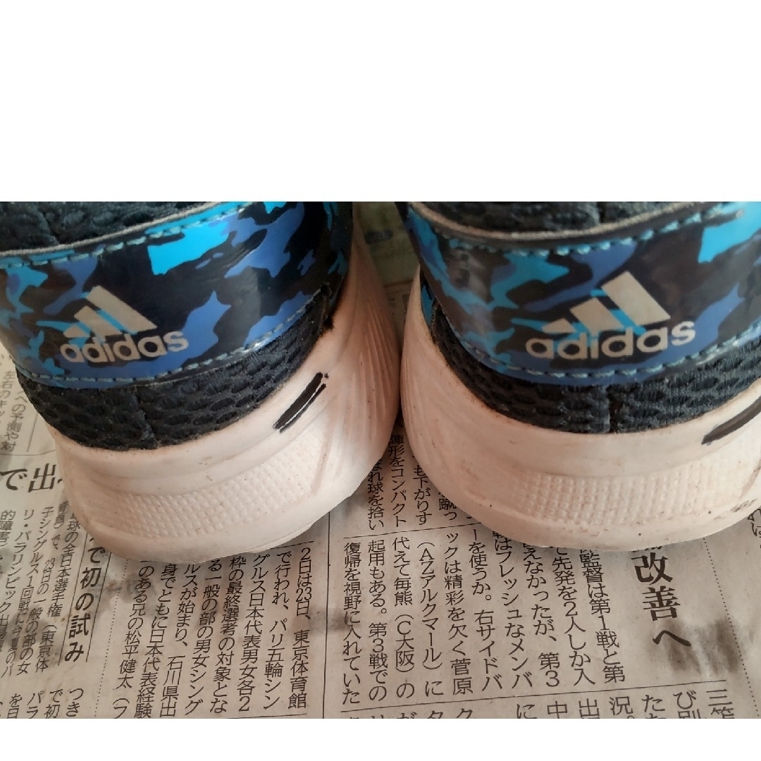 adidas(アディダス)のアディダスシューズ 24cm キッズ/ベビー/マタニティのキッズ靴/シューズ(15cm~)(スニーカー)の商品写真