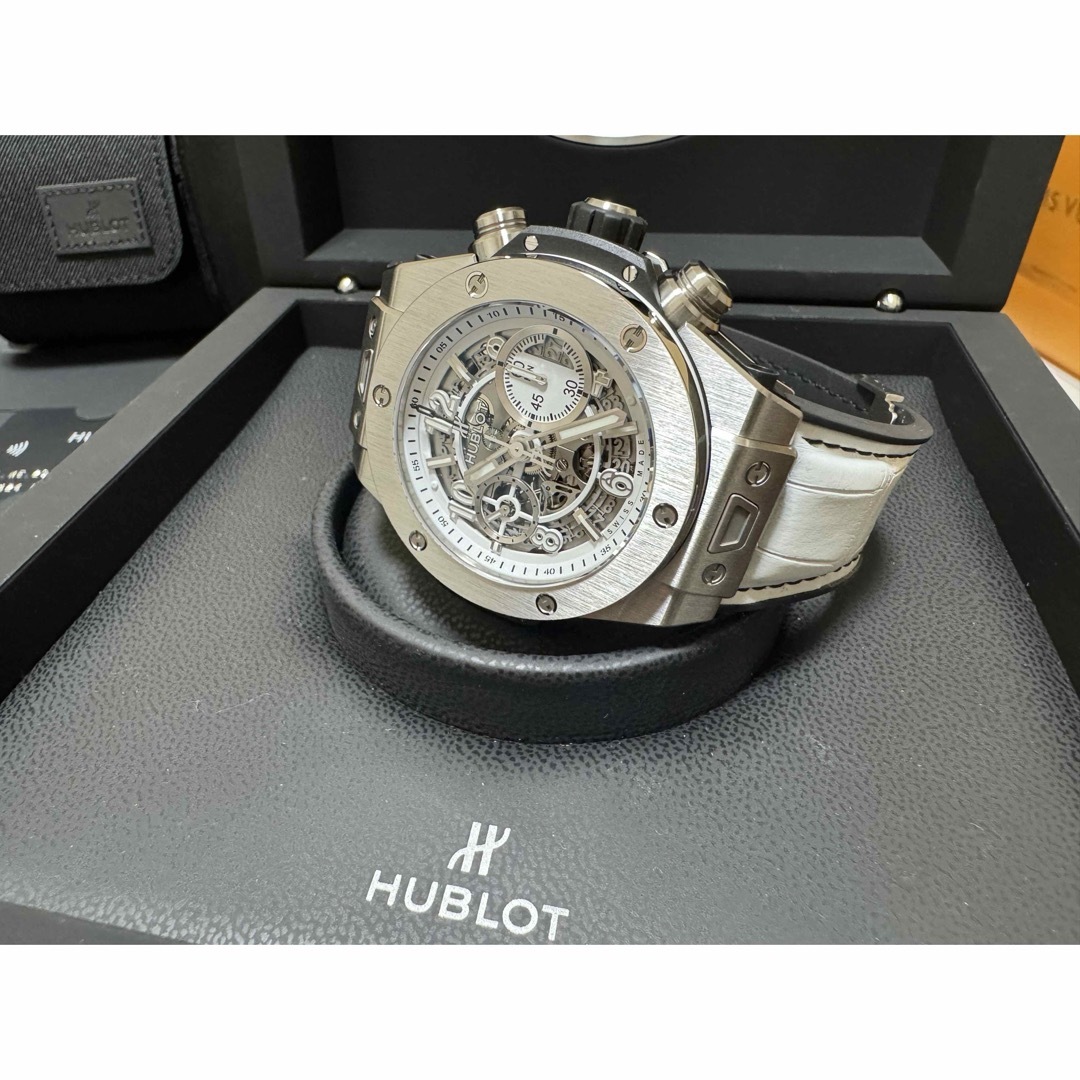 HUBLOT(ウブロ)の【新品未使用】日本限定正規品HUBLOTウブロビッグバンウニコホワイト&ブラック メンズの時計(腕時計(アナログ))の商品写真