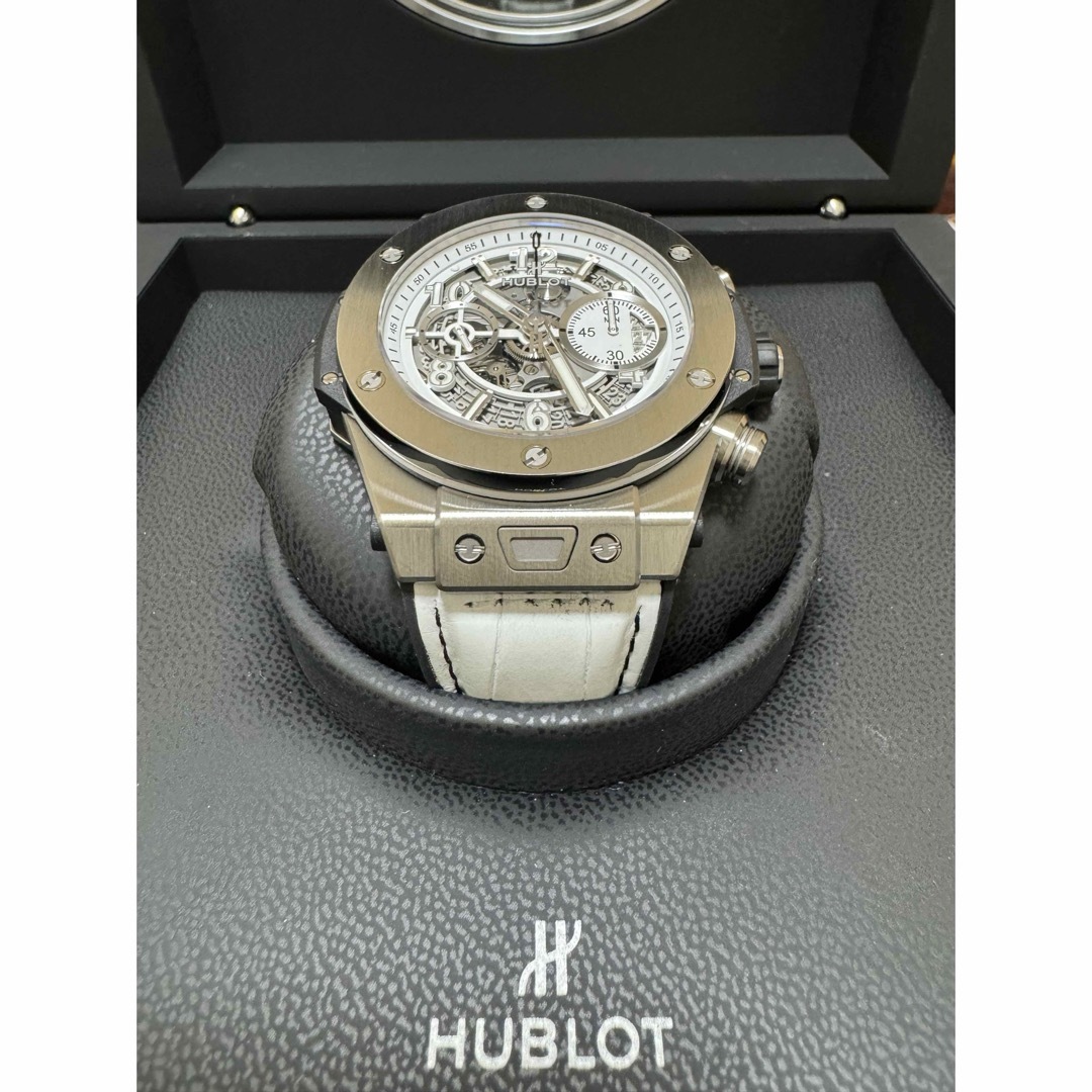 HUBLOT(ウブロ)の【新品未使用】日本限定正規品HUBLOTウブロビッグバンウニコホワイト&ブラック メンズの時計(腕時計(アナログ))の商品写真