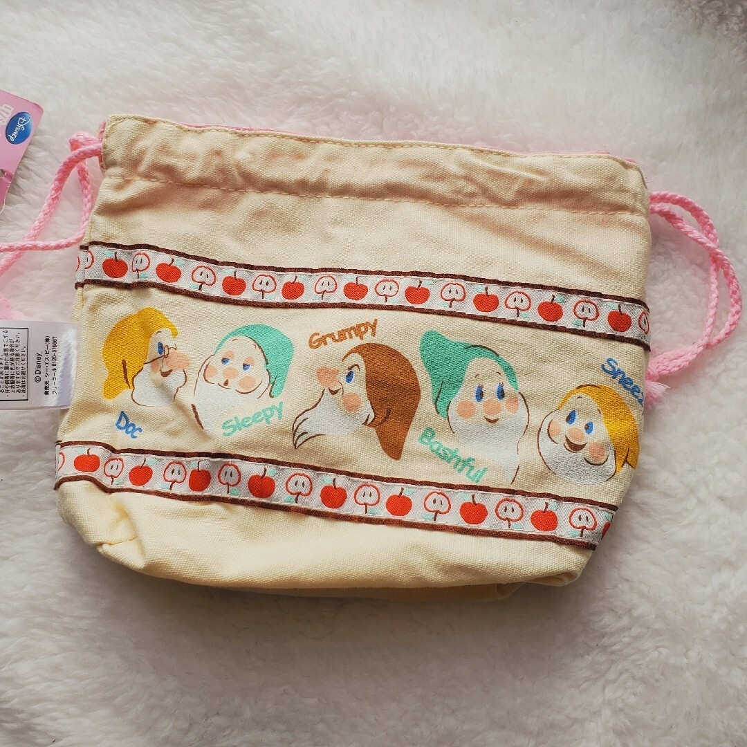 Disney(ディズニー)のリバーシブル巾着 7人の小人 白雪姫 エンタメ/ホビーのエンタメ その他(その他)の商品写真