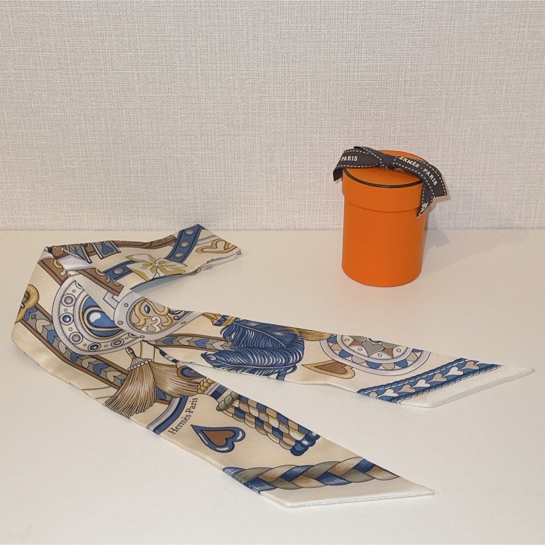 HERMES - 【新品・未使用】エルメス ツイリー アルネドゥクール HERMES - 【新品・未使用】エルメス ツイリー アルネドゥクール