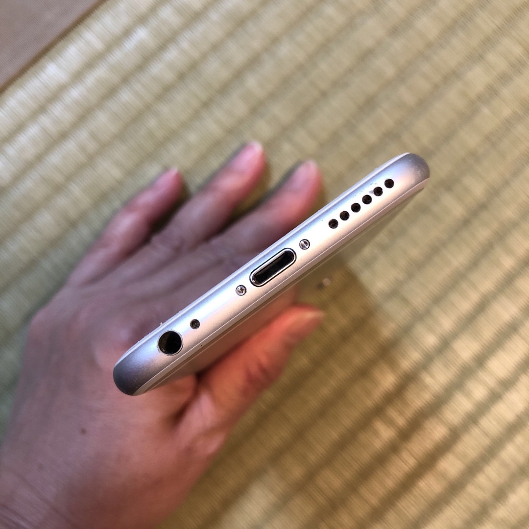 iPhone(アイフォーン)のiPhone6s 64G スマホ/家電/カメラのスマートフォン/携帯電話(スマートフォン本体)の商品写真