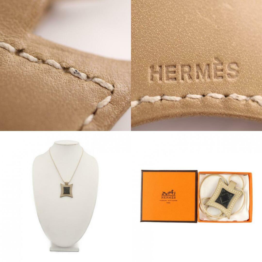 Hermes(エルメス)のHERMES エルメス トゥアレグ  ネックレス  レザー シルバー925  ベージュ系   ペンダント チョーカー □E刻印 【本物保証】 レディースのアクセサリー(ネックレス)の商品写真