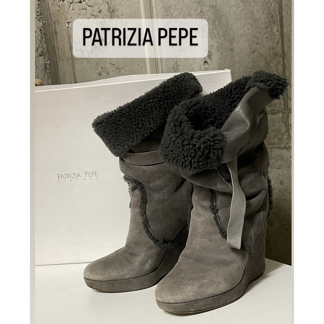 PATRIZIA PEPE(パトリツィアペペ)のPATRIZIA PEPE ムートンウェッジブーツ（Gray 37） レディースの靴/シューズ(ブーツ)の商品写真