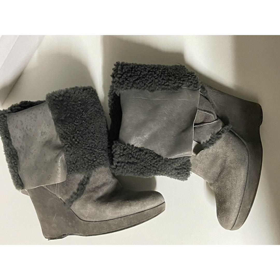 PATRIZIA PEPE(パトリツィアペペ)のPATRIZIA PEPE ムートンウェッジブーツ（Gray 37） レディースの靴/シューズ(ブーツ)の商品写真