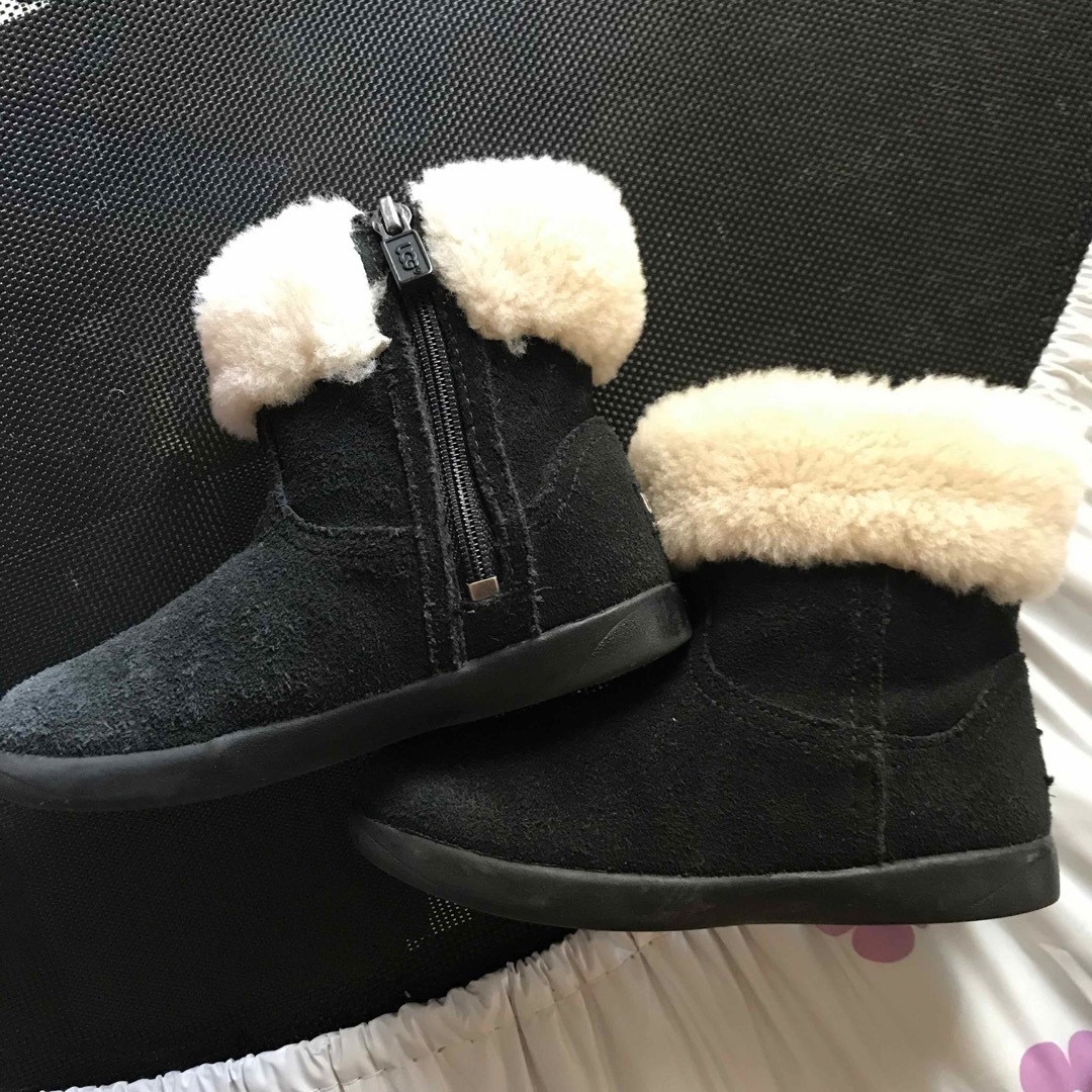 UGG(アグ)のUGG 16.0cm ブーツ キッズ スエード 黒 長靴 アグ キッズ/ベビー/マタニティのキッズ靴/シューズ(15cm~)(ブーツ)の商品写真