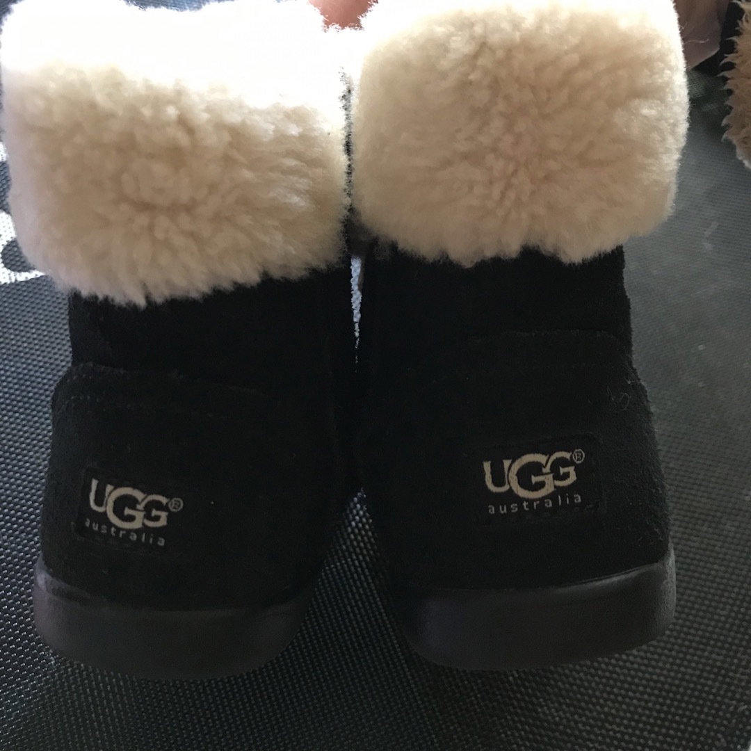 UGG(アグ)のUGG 16.0cm ブーツ キッズ スエード 黒 長靴 アグ キッズ/ベビー/マタニティのキッズ靴/シューズ(15cm~)(ブーツ)の商品写真
