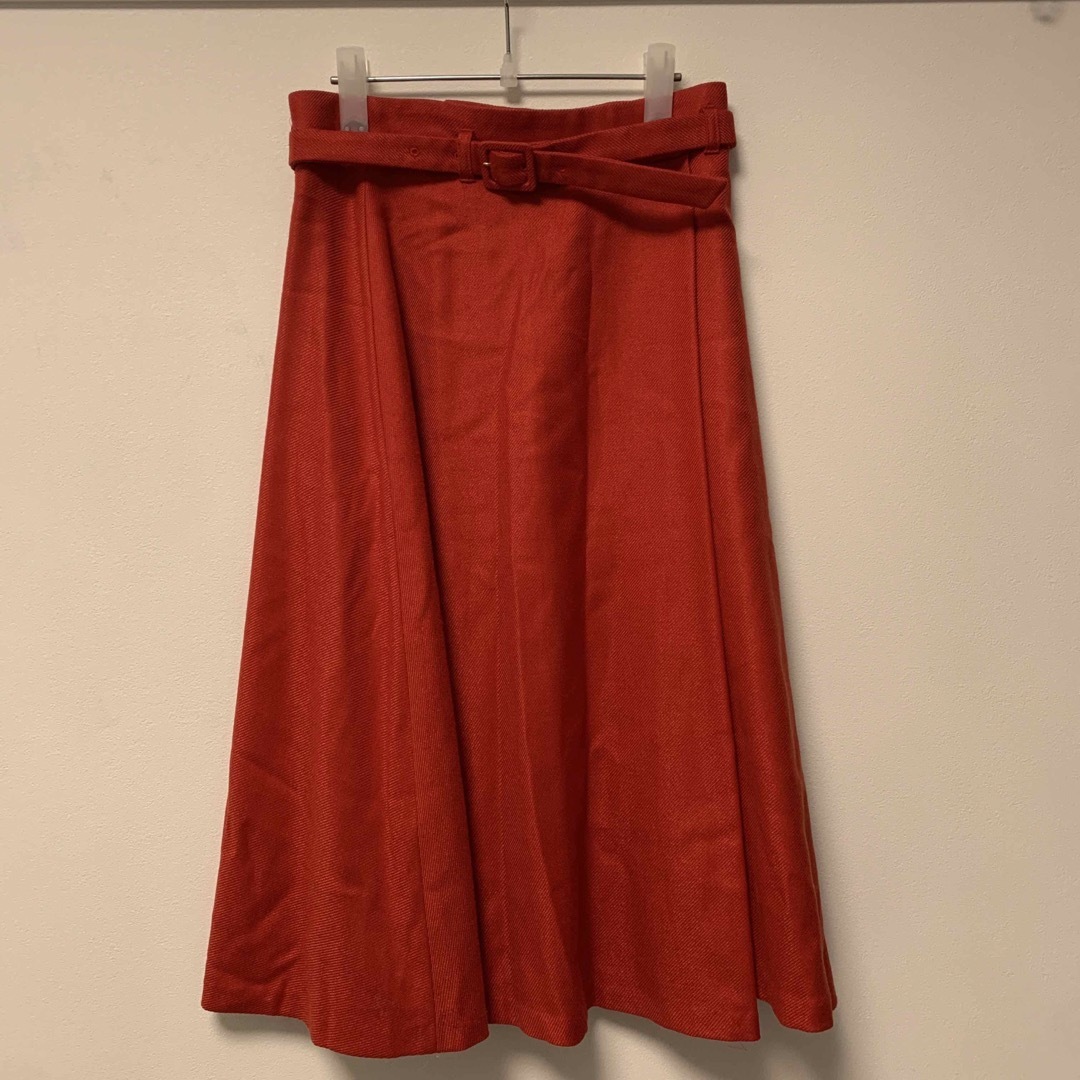 ANAYI(アナイ)のANAYI 赤　ミディアム丈スカート レディースのスカート(ひざ丈スカート)の商品写真
