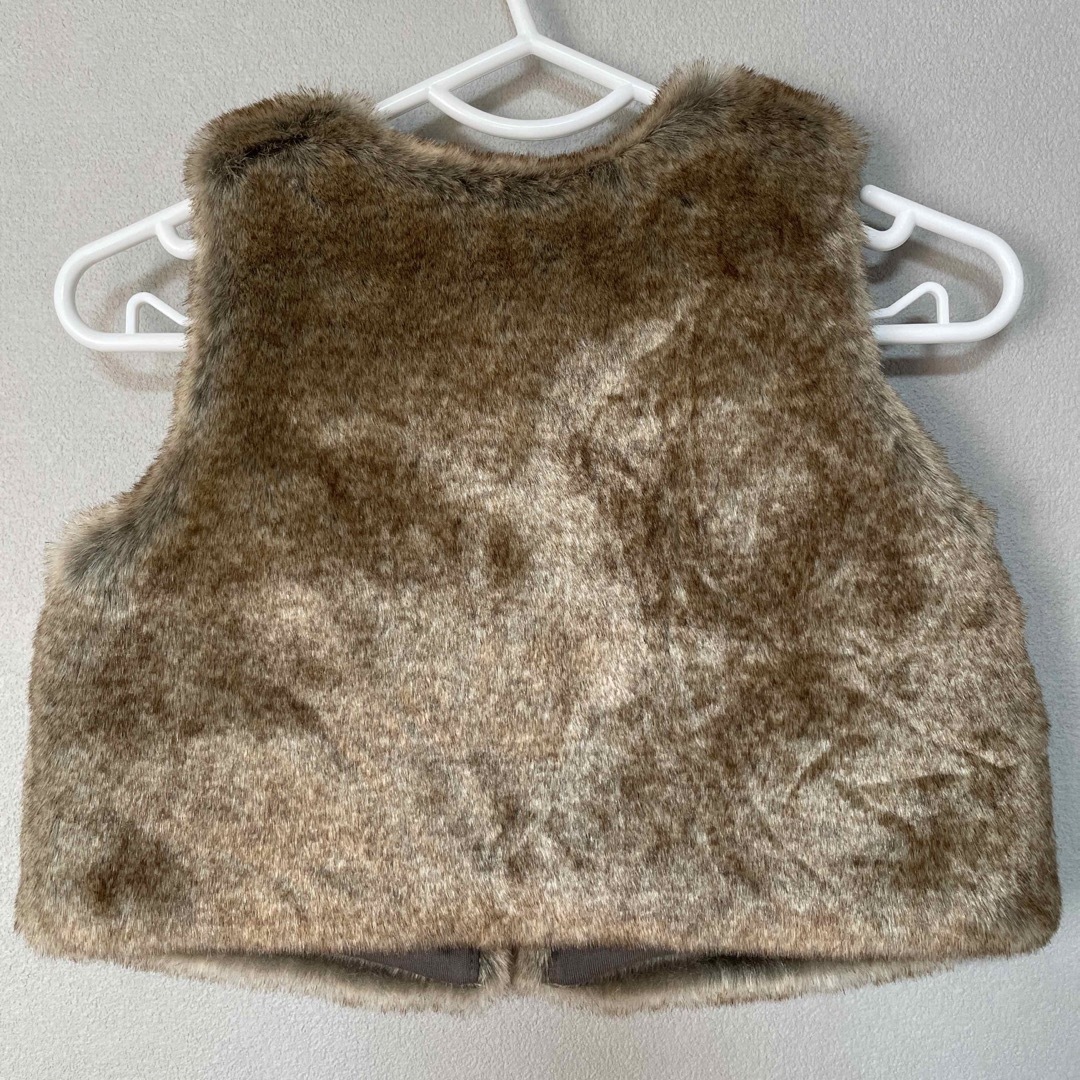 babyGAP(ベビーギャップ)のbaby GAP   ファーベスト　80㎝ キッズ/ベビー/マタニティのベビー服(~85cm)(ジャケット/コート)の商品写真