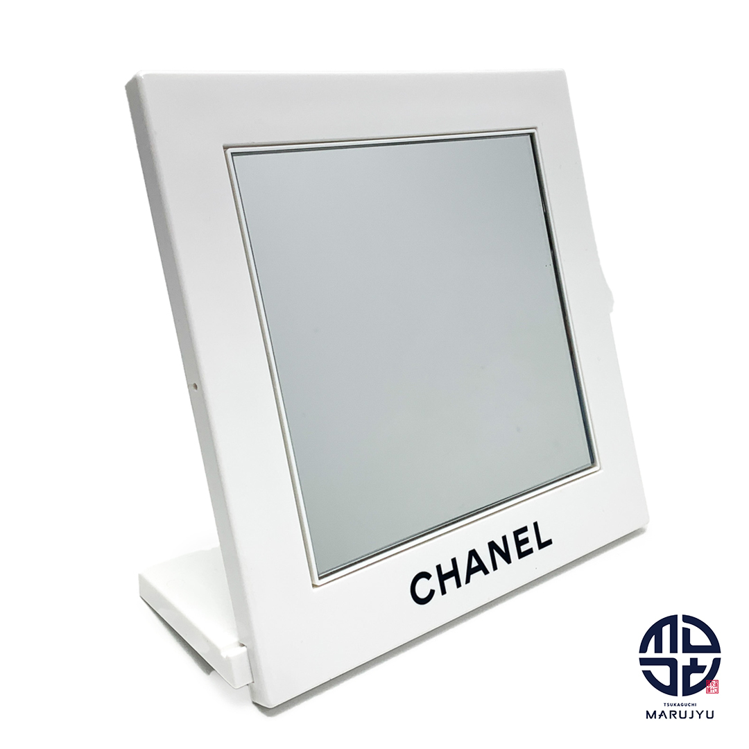 CHANEL(シャネル)のCHANEL シャネル 回転式 卓上ミラー 鏡 ミラー 白 ホワイト メイク小物 ブランド インテリア/住まい/日用品のインテリア小物(卓上ミラー)の商品写真