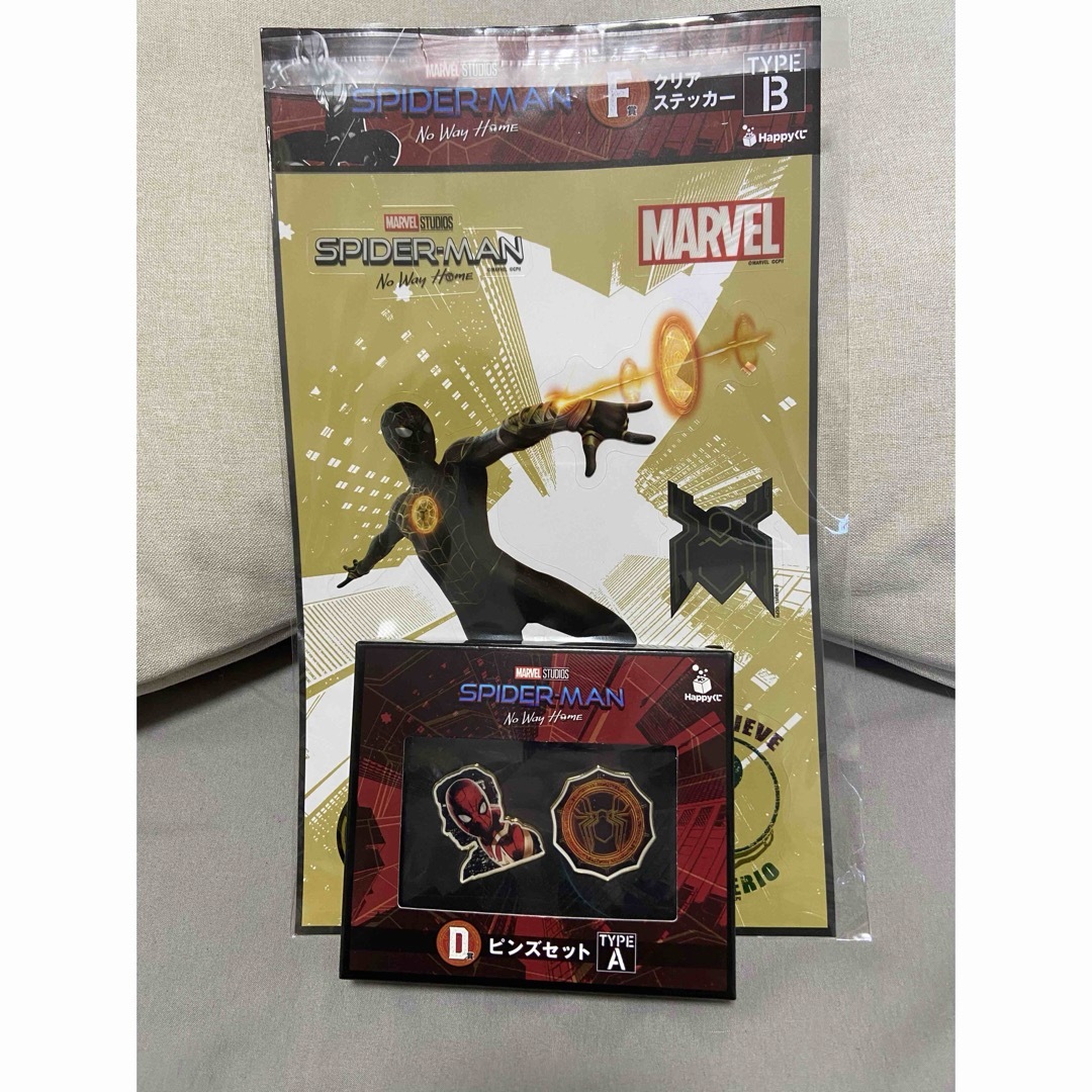 MARVEL(マーベル)のmarvel×スパイダーマン　クリアステッカー＆ピンズセット エンタメ/ホビーのエンタメ その他(その他)の商品写真