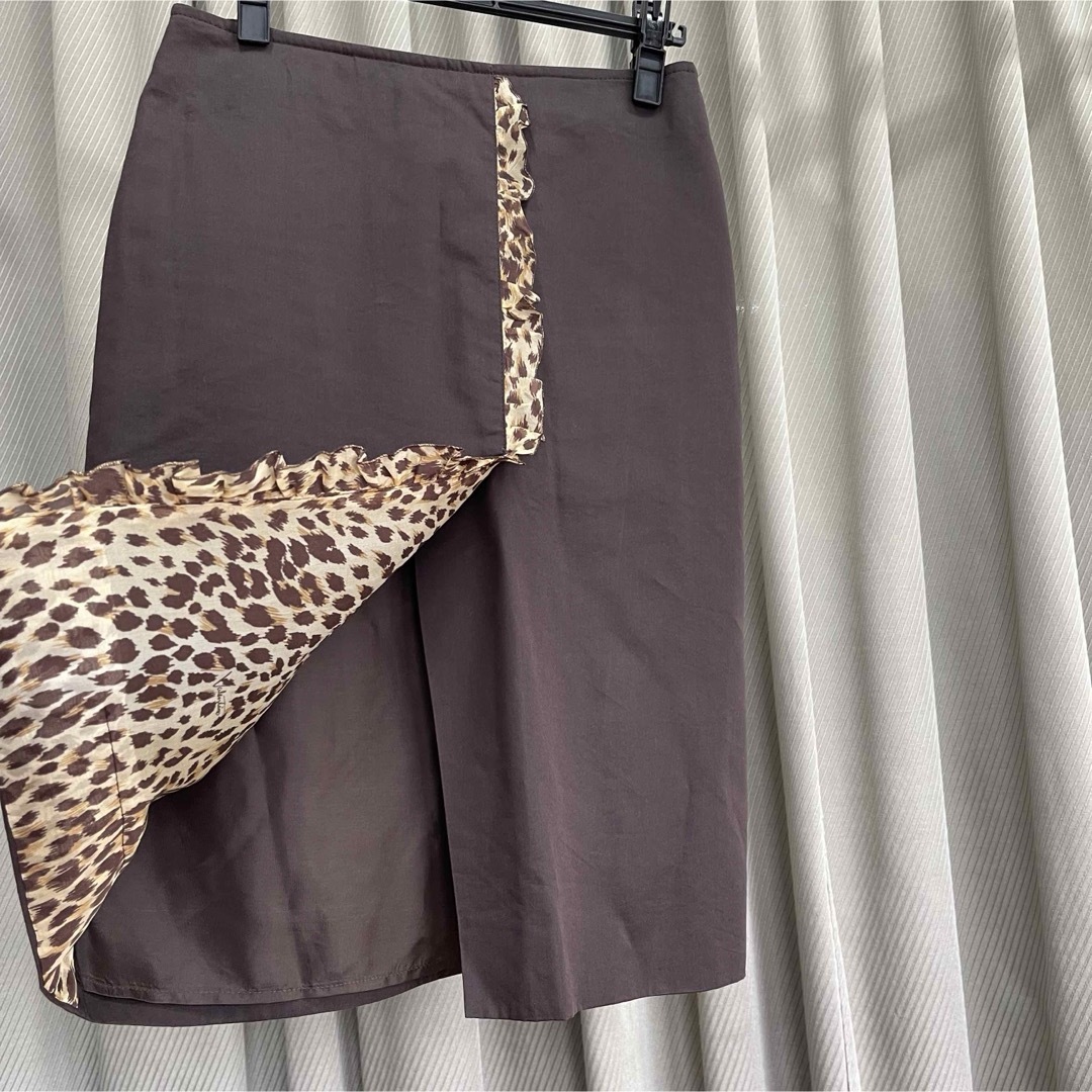 VALENTINO(ヴァレンティノ)の美品　ヴァレンィノ　タイトスカート　レオパードデザイン　Lサイズ レディースのスカート(ひざ丈スカート)の商品写真