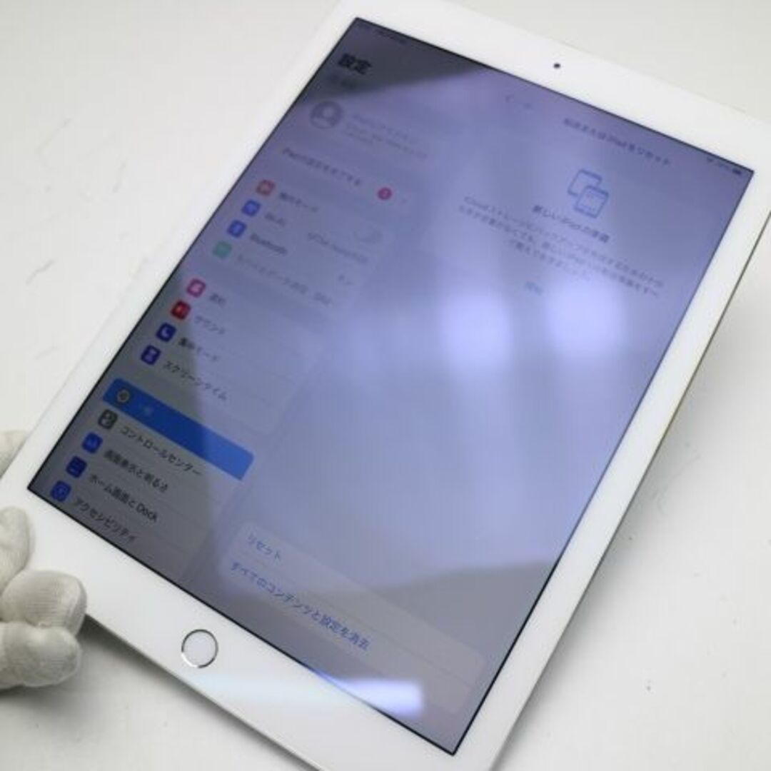 Apple(アップル)のSOFTBANK iPad Air 2 64GB シルバー  M888 スマホ/家電/カメラのPC/タブレット(タブレット)の商品写真