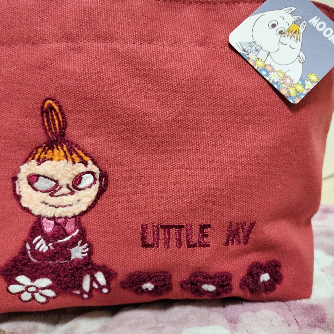 MOOMIN(ムーミン)のリトルミィ ランチトートバッグ さがら刺繍 赤茶 ムーミン 会社 散歩 お使い レディースのバッグ(トートバッグ)の商品写真