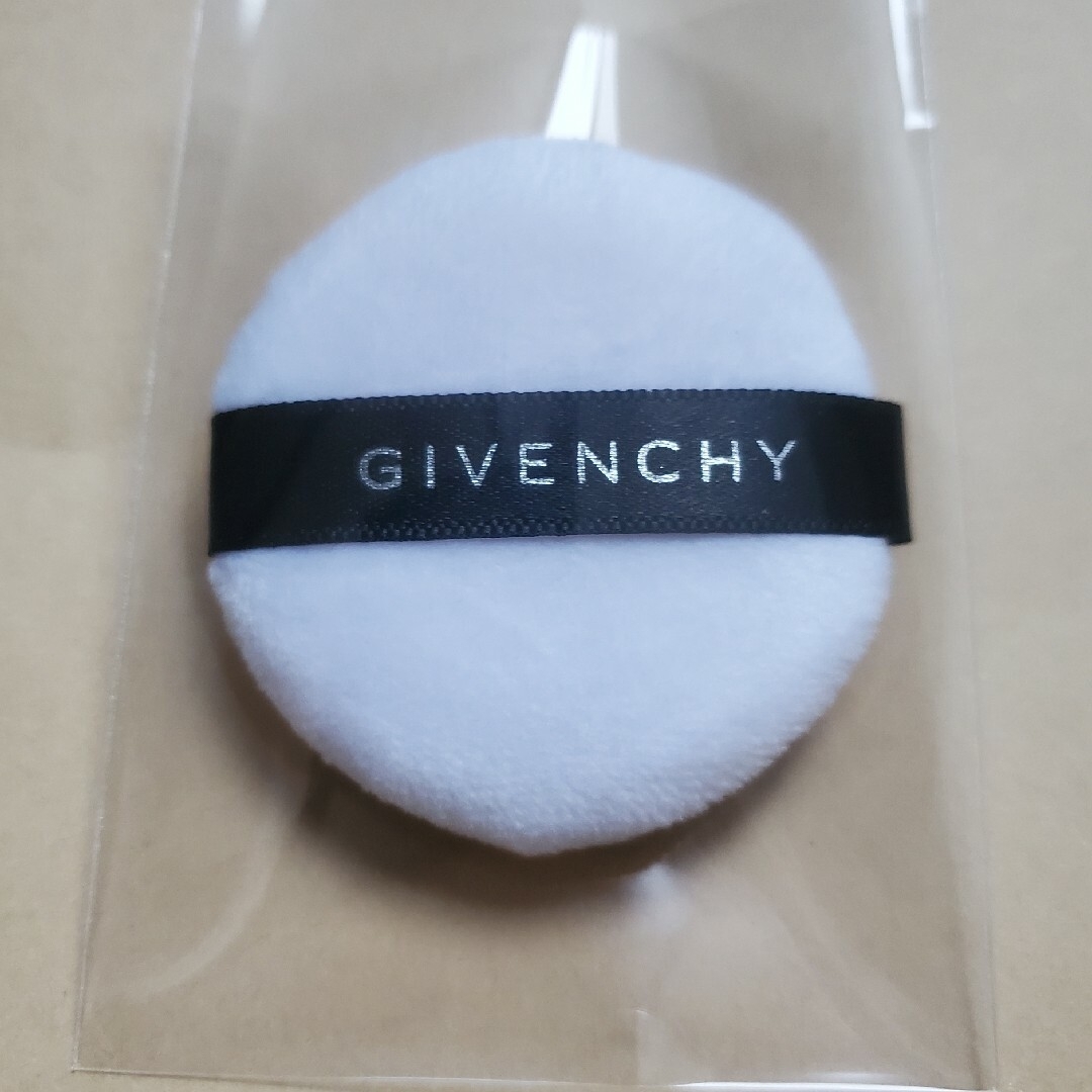 ジバンシイ GIVENCHY フェイスパウダー用パフ コスメ/美容のメイク道具/ケアグッズ(パフ・スポンジ)の商品写真