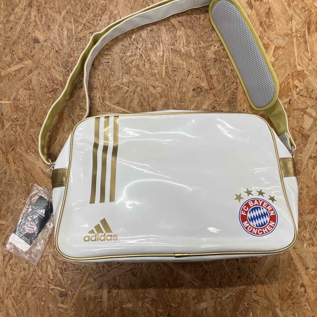 adidas(アディダス)のレア　adidas FC BAYERN MUNCHEN スポーツバッグ　部活 スポーツ/アウトドアのサッカー/フットサル(その他)の商品写真