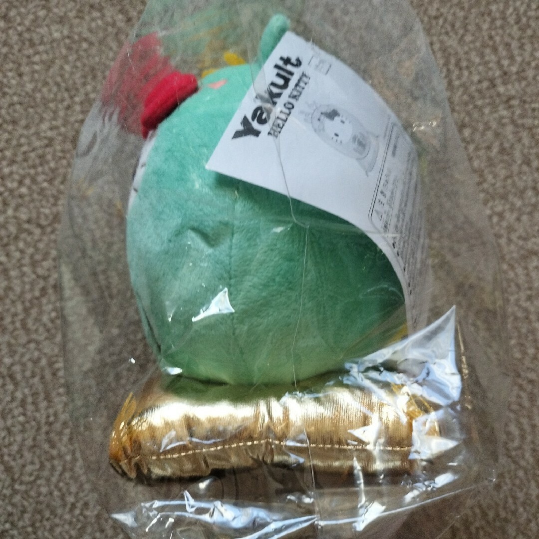 キティちゃん　ヤクルト　辰年 エンタメ/ホビーのおもちゃ/ぬいぐるみ(ぬいぐるみ)の商品写真