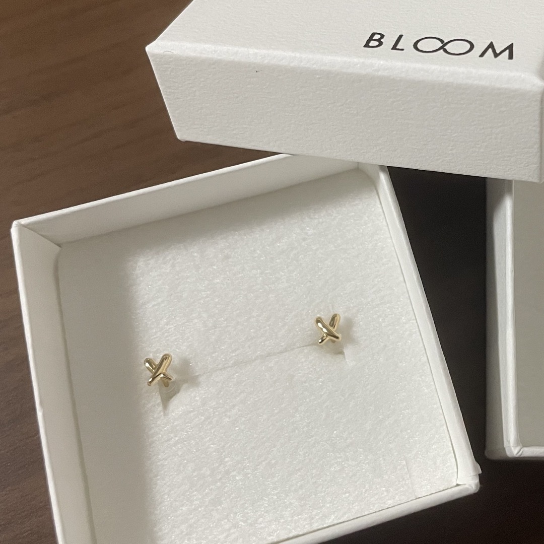 BLOOM(ブルーム)のクロス k18 YG イエローゴールド ピアス レディースのアクセサリー(ピアス)の商品写真