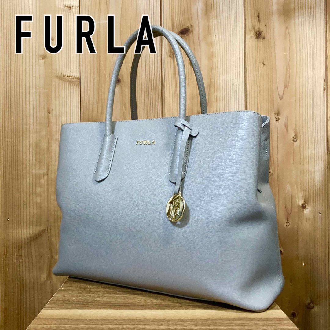 FURLA　フルラ　トートバッグ　A4収納可　大容量　ゴールド金具