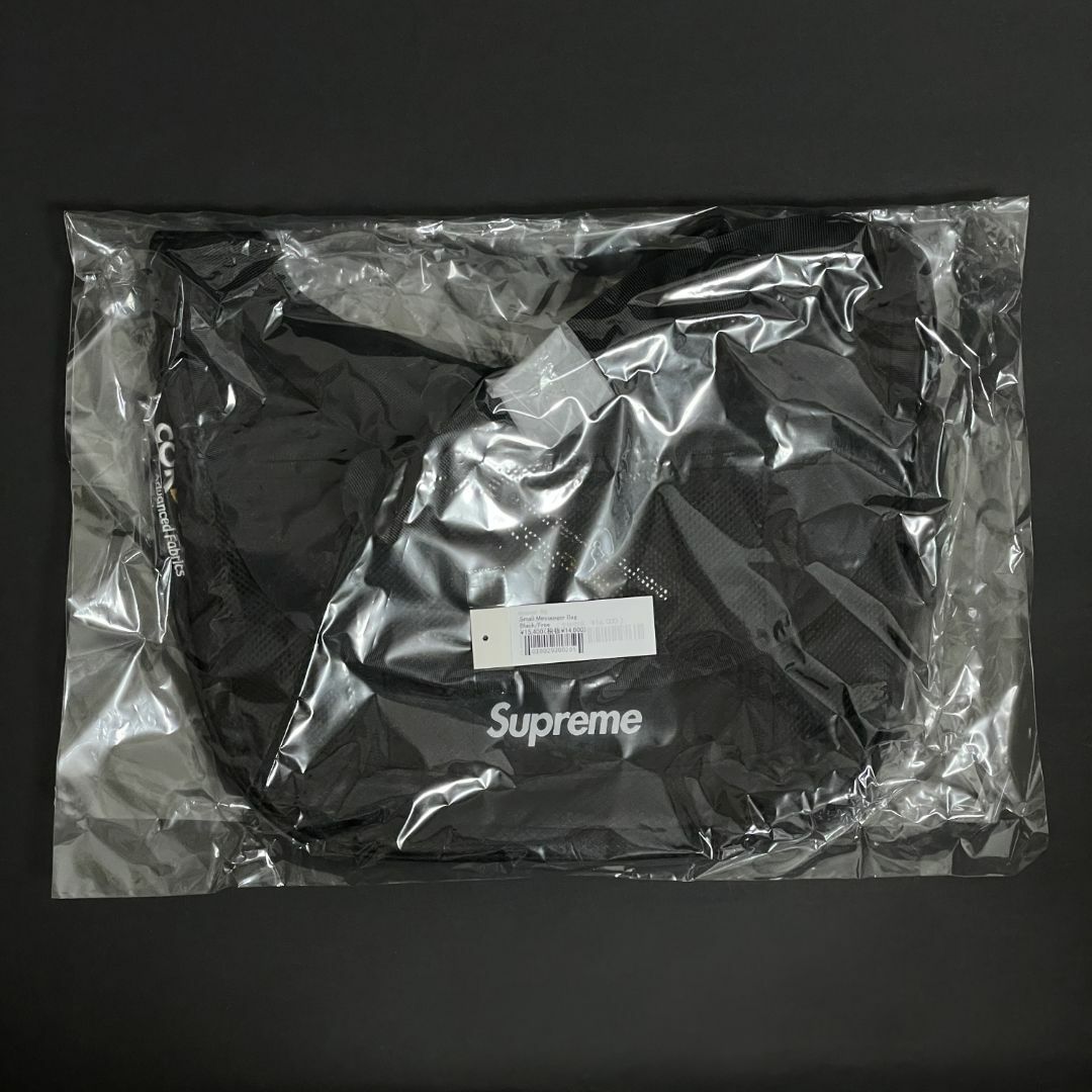Supreme(シュプリーム)のSupreme Small Messenger Bag 22SS メッセンジャー メンズのバッグ(メッセンジャーバッグ)の商品写真