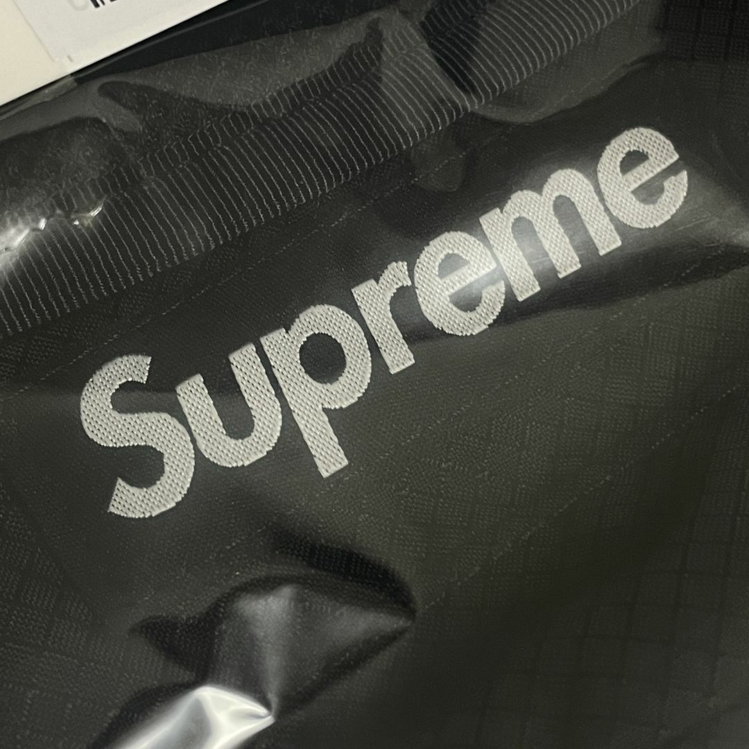 Supreme(シュプリーム)のSupreme Small Messenger Bag 22SS メッセンジャー メンズのバッグ(メッセンジャーバッグ)の商品写真