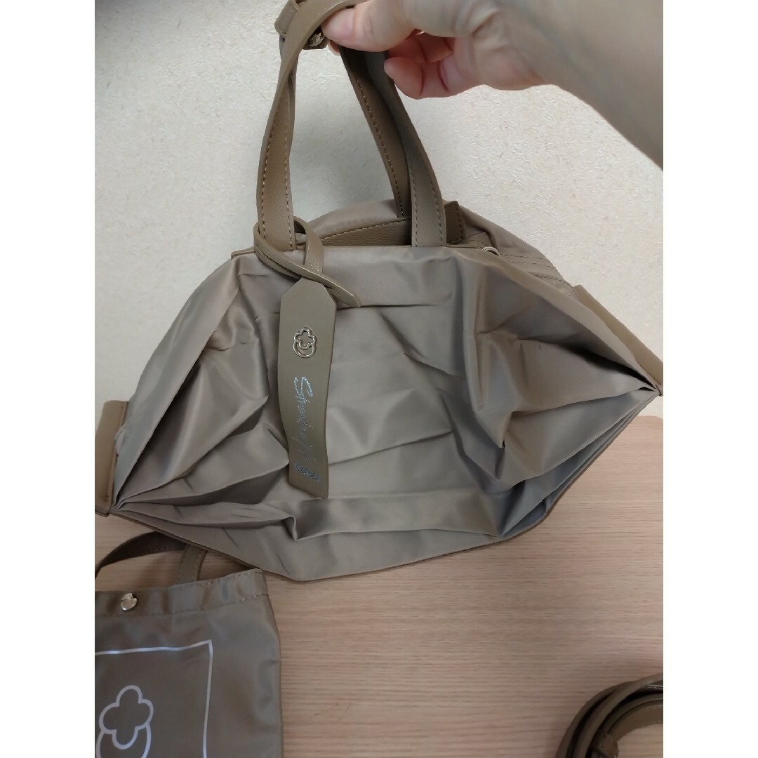 ATAO(アタオ)のストロベリーミー　チョウチン(M)・パステル トープ レディースのバッグ(ショルダーバッグ)の商品写真