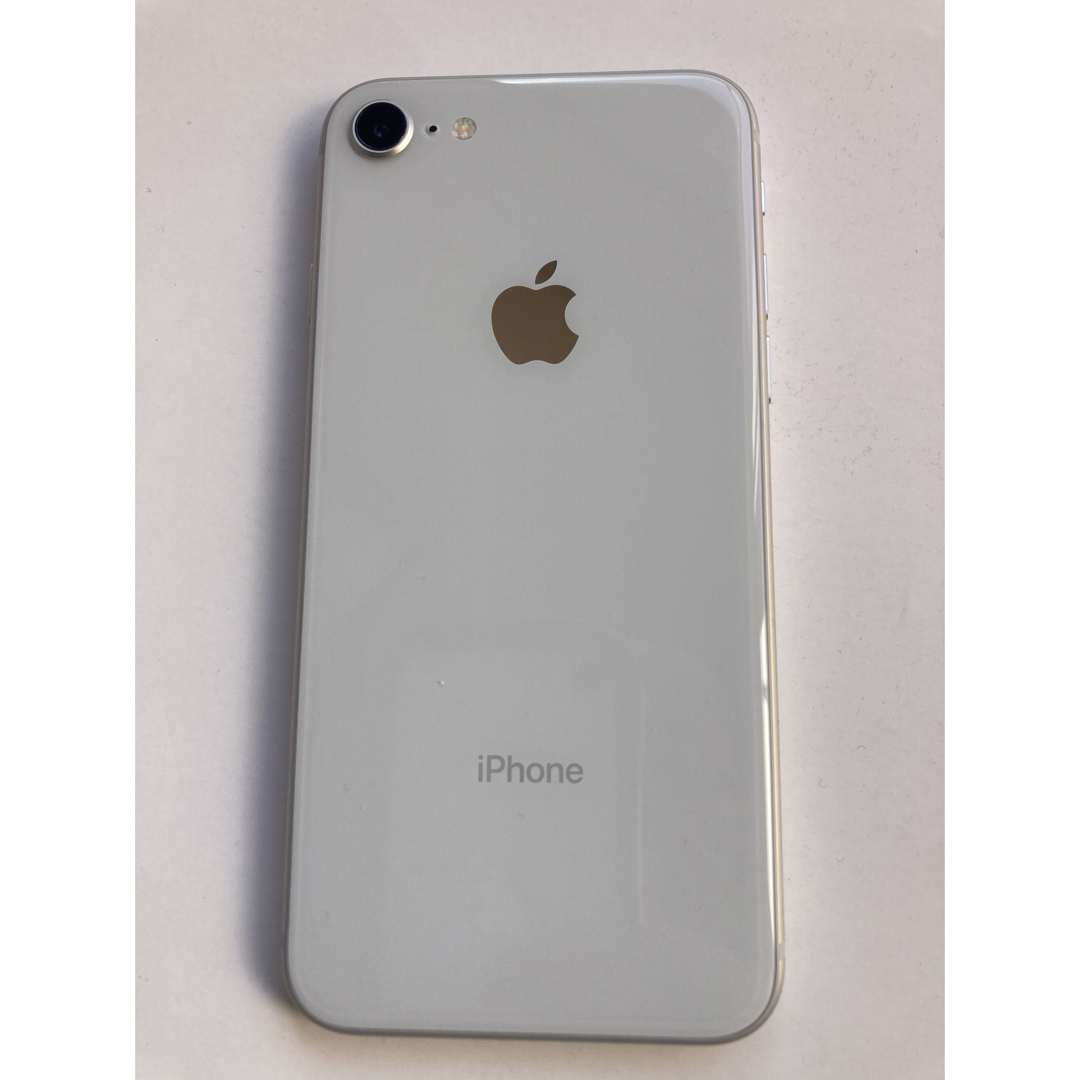 iPhone(アイフォーン)の美品 Apple iphone8 64G  SIMフリー ホワイト スマホ/家電/カメラのスマートフォン/携帯電話(スマートフォン本体)の商品写真