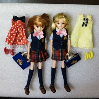 タカラトミー(Takara Tomy)の学生服のリカちゃんとお友だち+着替えドレスと靴付き(ぬいぐるみ/人形)