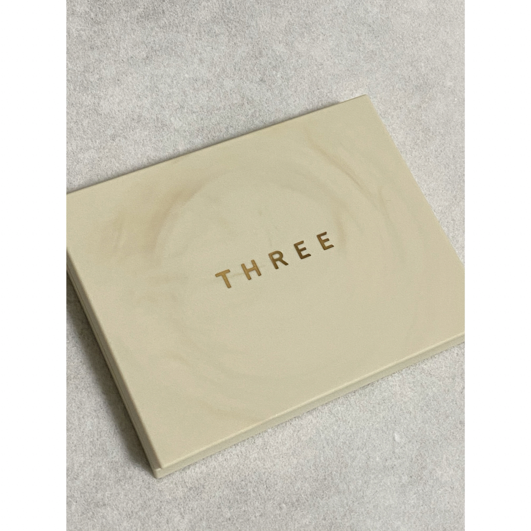 THREE(スリー)のTHREE ホリデーコレクション　パレット2023 コスメ/美容のベースメイク/化粧品(アイシャドウ)の商品写真