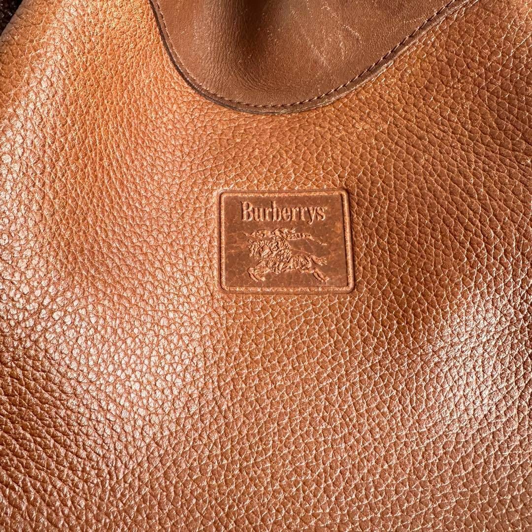 BURBERRY(バーバリー)の【Burberry‘ｓ】巾着ショルダーバッグ　タッセル　レザー　ノバチェック レディースのバッグ(ショルダーバッグ)の商品写真