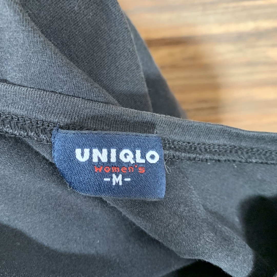 UNIQLO(ユニクロ)のユニクロ UNIQLO Tシャツ Mサイズ 黒 ブラック 長袖 無地 レディースのトップス(Tシャツ(長袖/七分))の商品写真