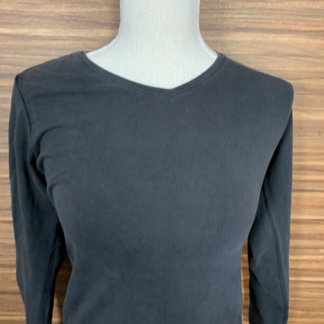 UNIQLO(ユニクロ)のユニクロ UNIQLO Tシャツ Mサイズ 黒 ブラック 長袖 無地 レディースのトップス(Tシャツ(長袖/七分))の商品写真
