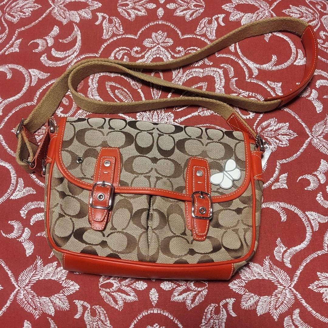 COACH(コーチ)の美品COACH ショルダーバック シグネチャー レディースのバッグ(ショルダーバッグ)の商品写真