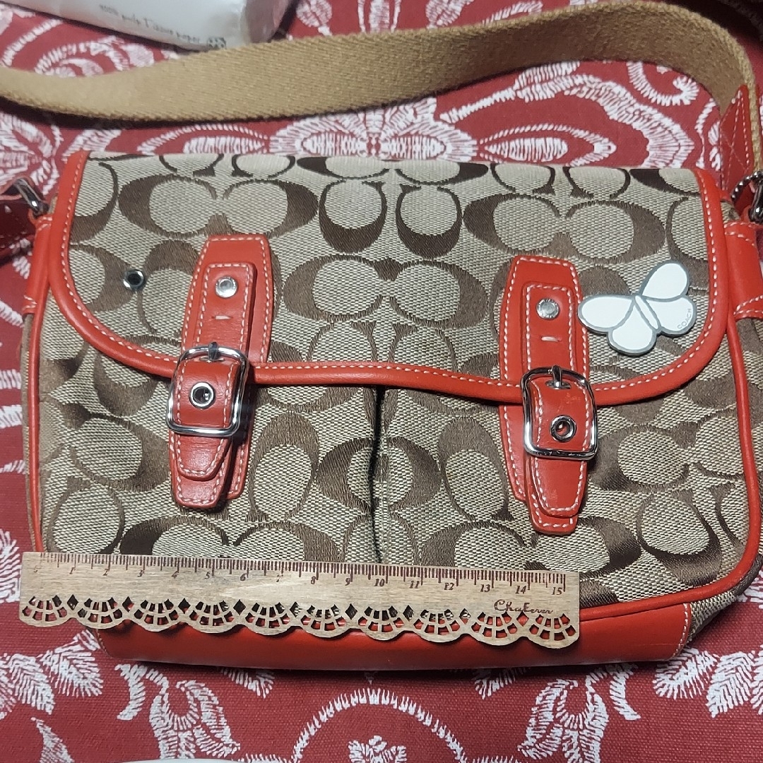 COACH(コーチ)の美品COACH ショルダーバック シグネチャー レディースのバッグ(ショルダーバッグ)の商品写真