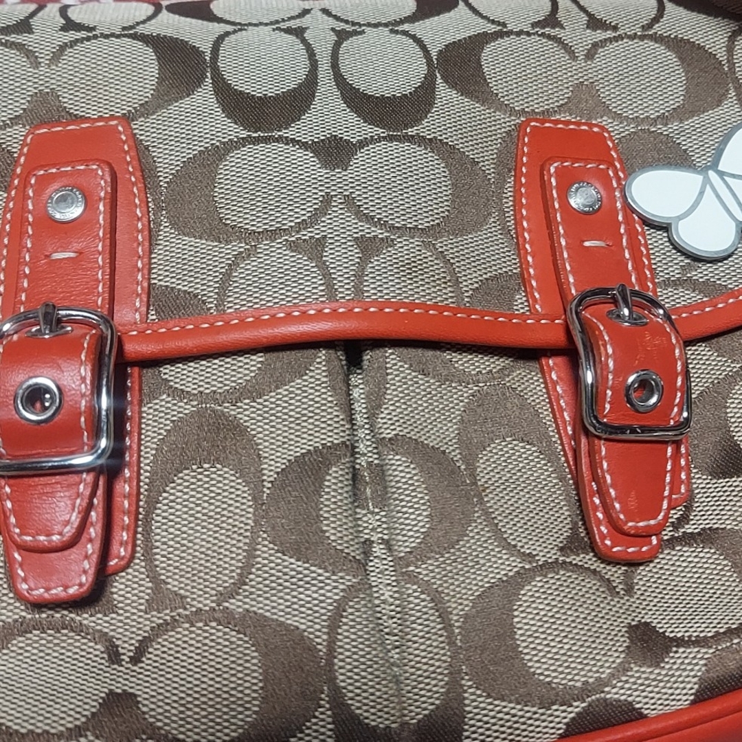 COACH(コーチ)の美品COACH ショルダーバック シグネチャー レディースのバッグ(ショルダーバッグ)の商品写真