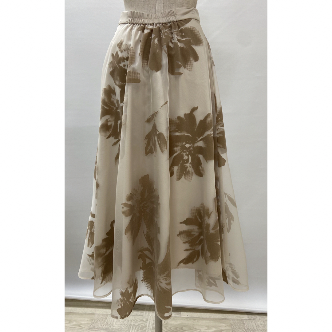Noela(ノエラ)のNOELA購入　フロッキー花柄スカート　ベージュ レディースのスカート(ひざ丈スカート)の商品写真