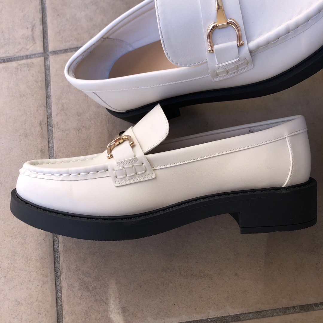 GUボリュームソールビットローファー　オフホワイト　Mサイズ レディースの靴/シューズ(ローファー/革靴)の商品写真