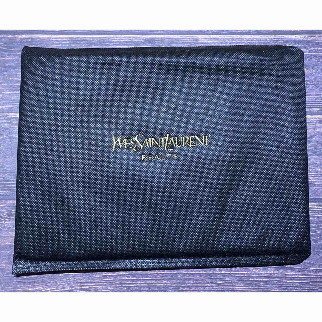 Yves Saint Laurent Beaute(イヴサンローランボーテ)の【新品】YSL  ポーチ レディースのファッション小物(ポーチ)の商品写真