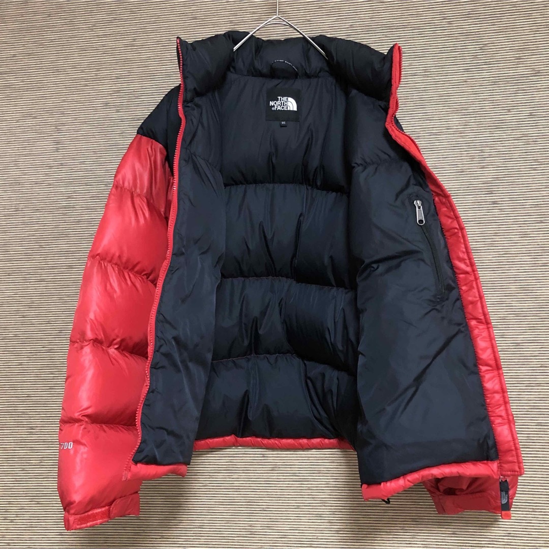 THE NORTH FACE(ザノースフェイス)のノースフェイス】ダウンジャケット　ヌプシ700　ブラックレッド　ワンポイント4K メンズのジャケット/アウター(ダウンジャケット)の商品写真