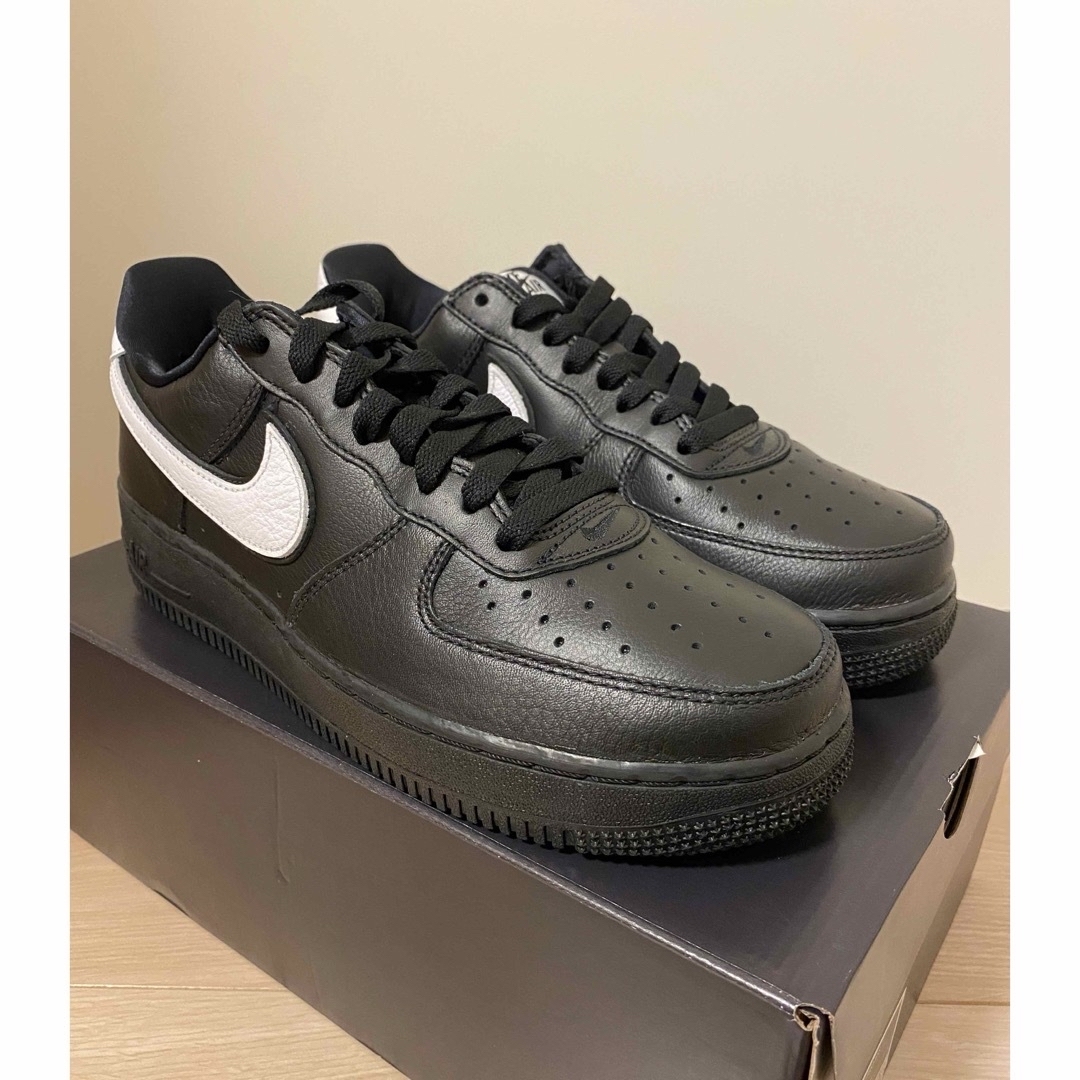 NIKE(ナイキ)の【完売品】NIKE AIR FORCE 1 RETRO QS BLACK メンズの靴/シューズ(スニーカー)の商品写真