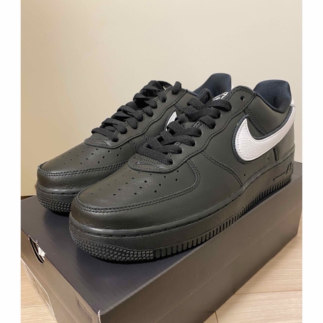 NIKE(ナイキ)の【完売品】NIKE AIR FORCE 1 RETRO QS BLACK メンズの靴/シューズ(スニーカー)の商品写真