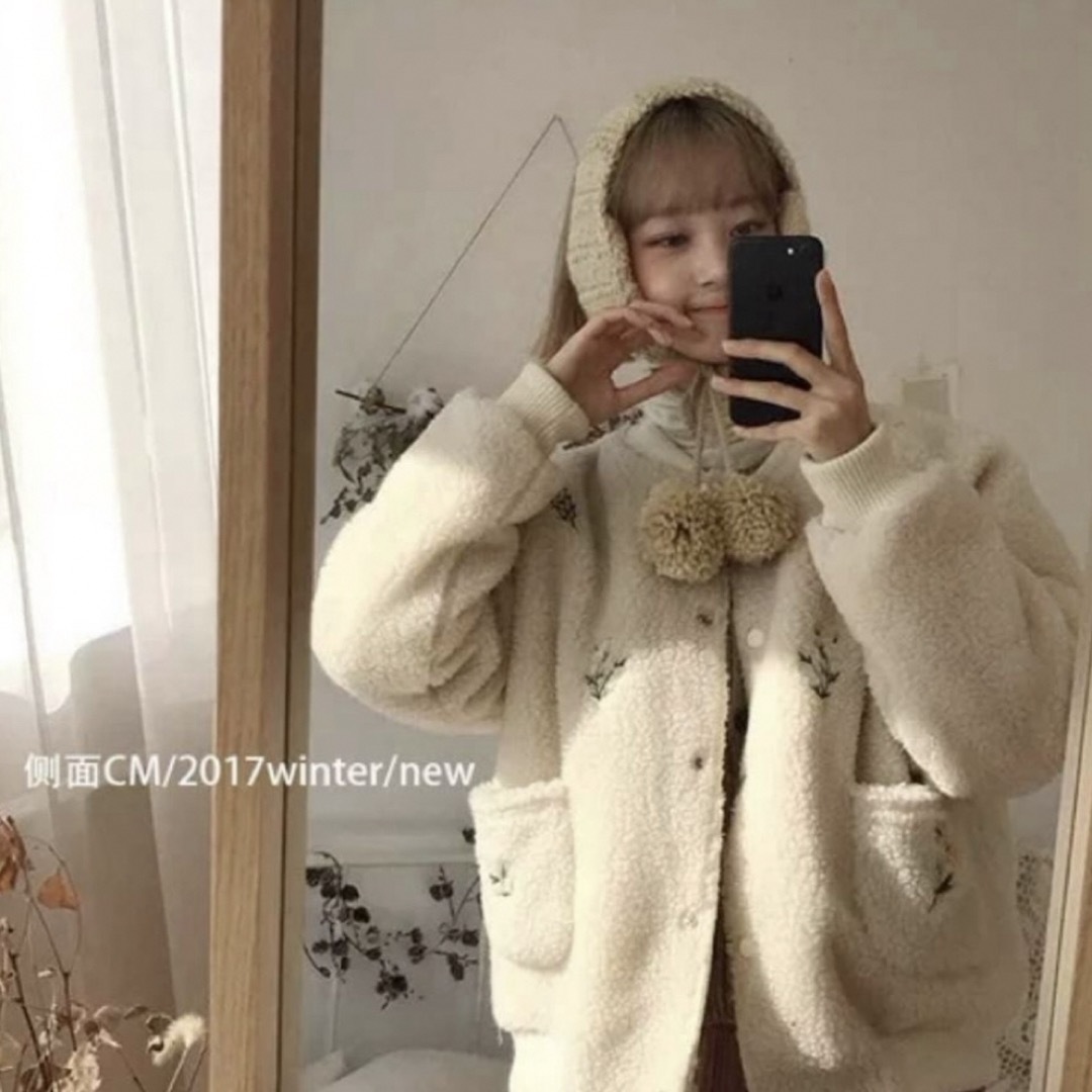 寒い冬に！ ポンポン イヤーマフラー ボア もこもこ 耳あて クリーム 韓国 冬 レディースのファッション小物(イヤーマフ)の商品写真