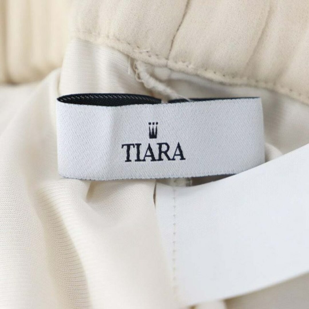 tiara(ティアラ)のティアラ ランダムプリーツ シアーティアードスカート ロング ライトベージュ レディースのスカート(ロングスカート)の商品写真