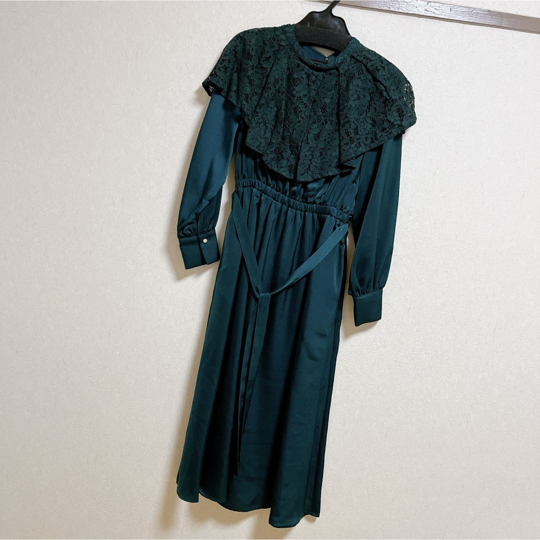 COHINA レースケープ付きフレアワンピース フォーマル ワンピース グリーン レディースのフォーマル/ドレス(ミディアムドレス)の商品写真