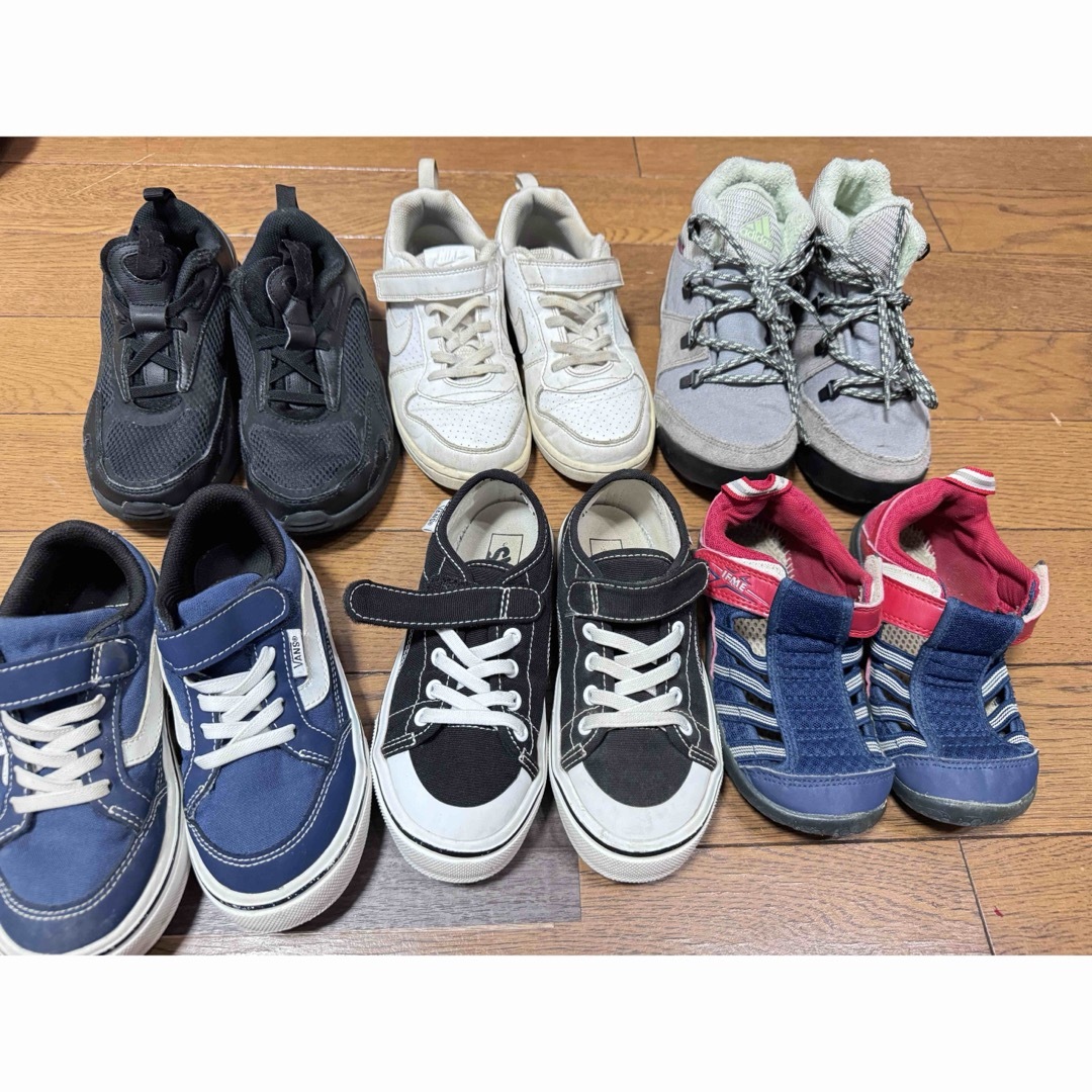 子供靴　ブランドあり キッズ/ベビー/マタニティのキッズ靴/シューズ(15cm~)(スニーカー)の商品写真