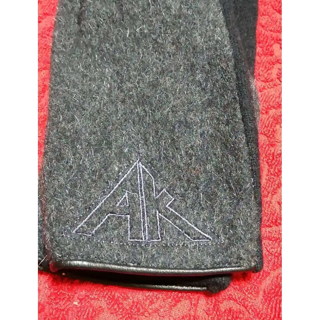ANNE KLEIN(アンクライン)の新品未使用　アンクライン　手袋　黒✕グレー レディースのファッション小物(手袋)の商品写真