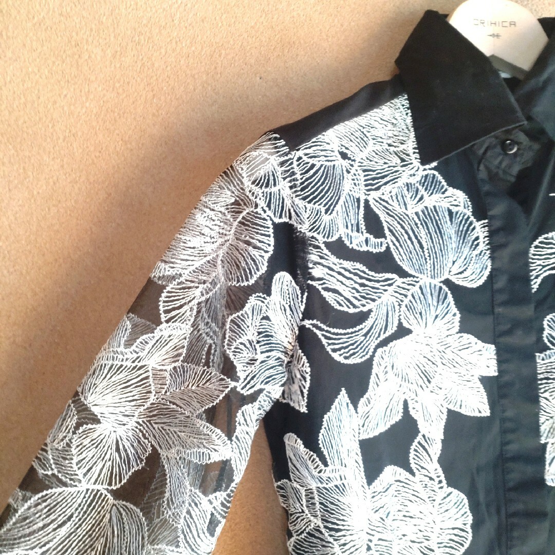 ナラカミーチェ　シルバー刺繍ブラウス　ブラックシースルー袖　ゴージャス　サイズ1