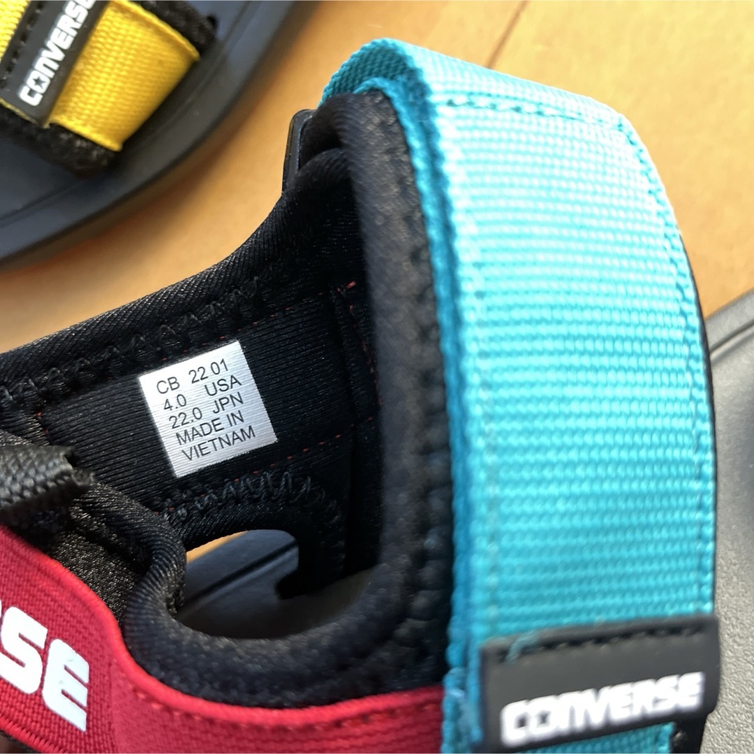 CONVERSE(コンバース)の値下げ中‼️タグ付未使用　converse ストラップサンダル22cm キッズ/ベビー/マタニティのキッズ靴/シューズ(15cm~)(サンダル)の商品写真