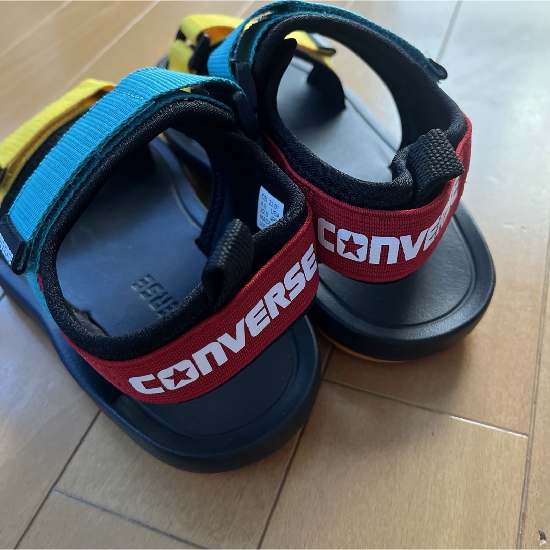 CONVERSE(コンバース)の値下げ中‼️タグ付未使用　converse ストラップサンダル22cm キッズ/ベビー/マタニティのキッズ靴/シューズ(15cm~)(サンダル)の商品写真