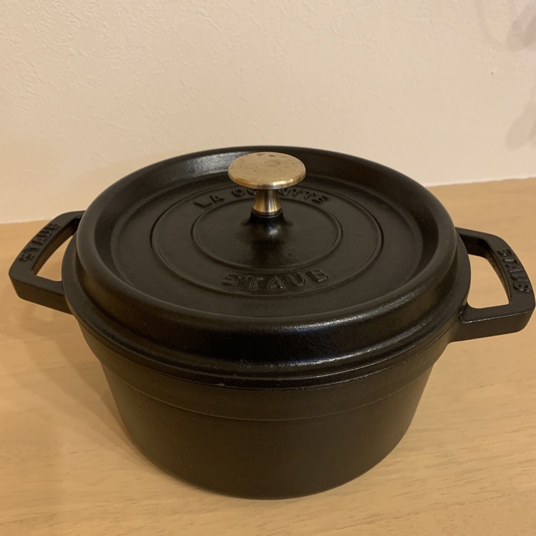 STAUB(ストウブ)のストウブ　ラウンド　20cm ピコ　ココットラウンド インテリア/住まい/日用品のキッチン/食器(鍋/フライパン)の商品写真